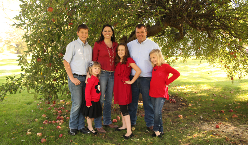 Brian and Kelly Dapore and kids Ross, Grace, Macy and Vivian
